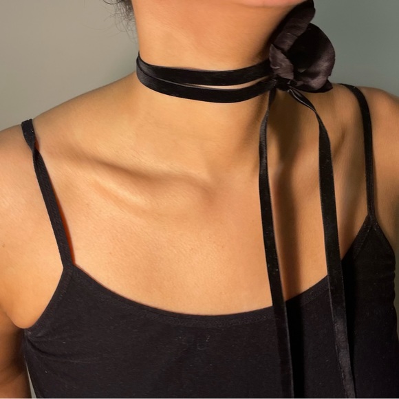 Dark gothic floral choker - Picture 3 of 3